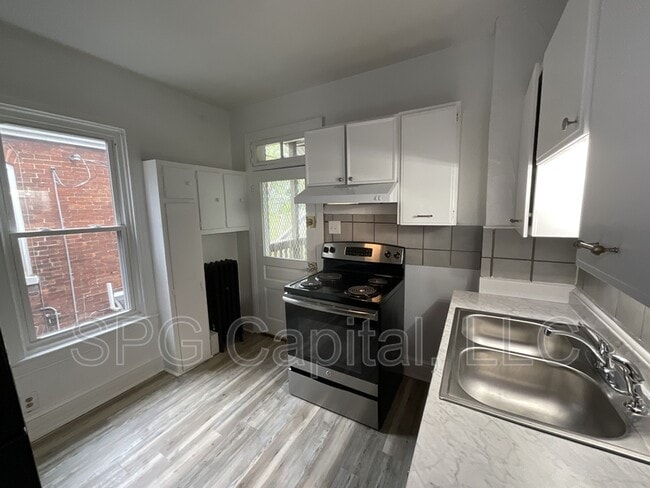 Building Photo - 142 W Jackson St