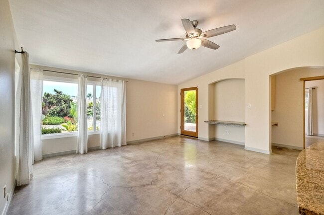 Building Photo - Coastal Living - Minutes from the Beach