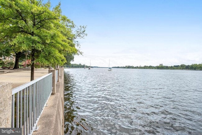 Building Photo - 560 N St SW