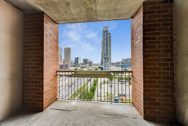 Building Photo - 720 W Randolph St