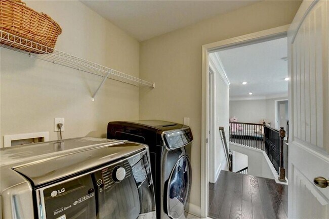 Building Photo - 6035 Ashborough Park