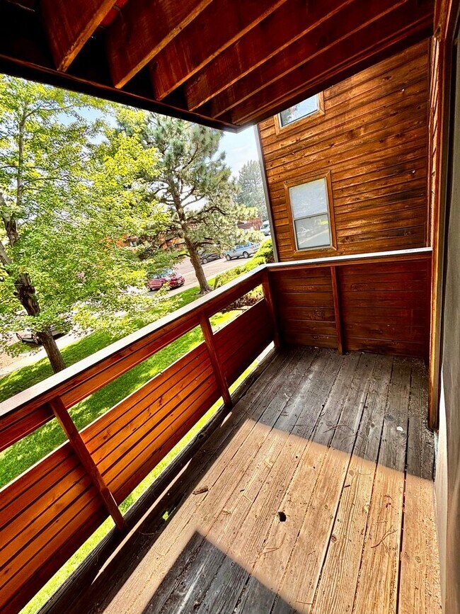 Building Photo - Spacious Green Mountain One Bedroom w/Pool...