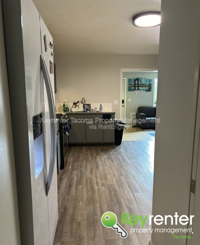 Building Photo - 1302 E 40th St