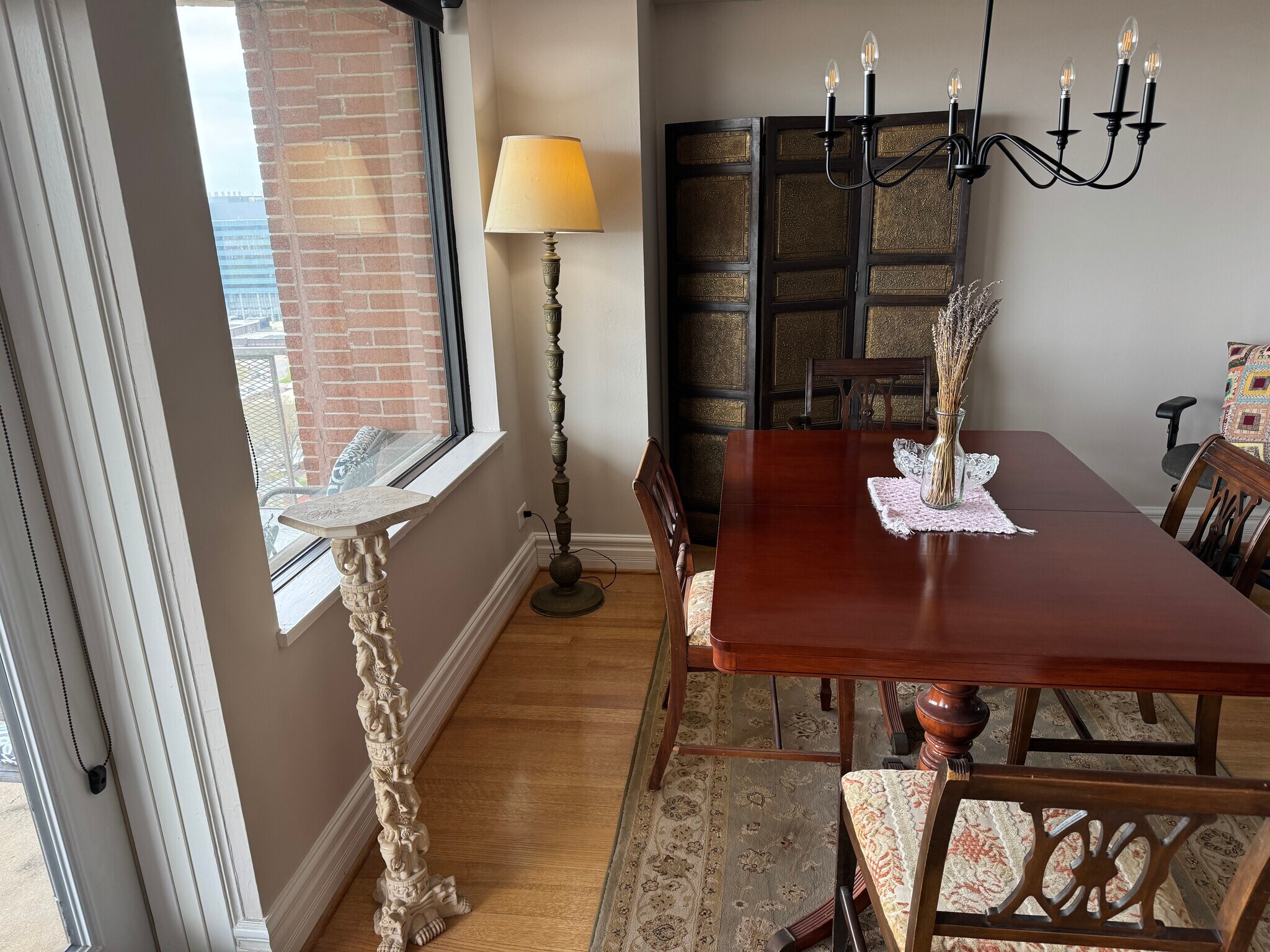 Dining area - 4466 W Pine Blvd