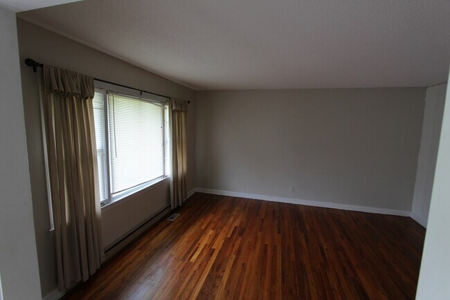 Building Photo - 641 Stamie Dr