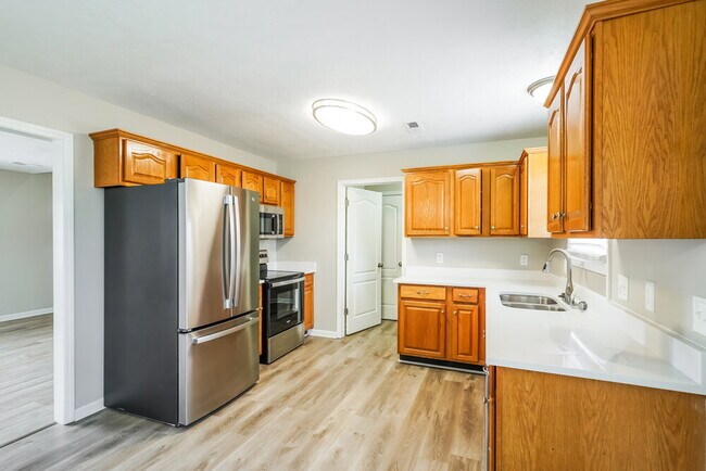 Building Photo - 802 Stewart Valley Dr