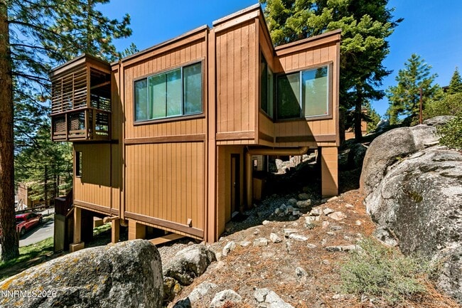 Building Photo - 215 Clubhouse Cir