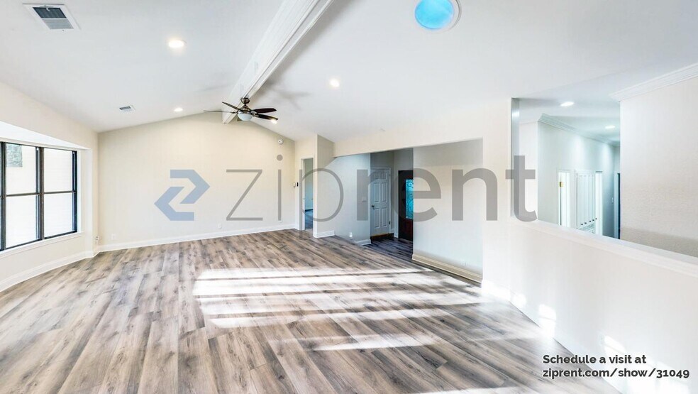 Building Photo - 2120 Wychwood Dr