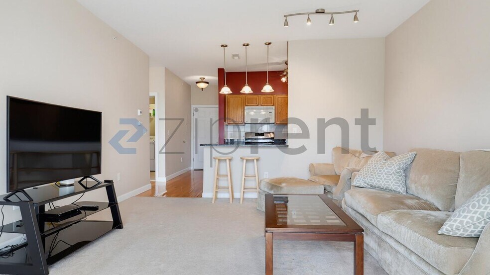 Building Photo - Unit 413