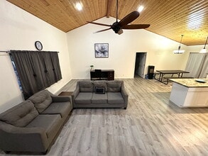 Building Photo - Available Now!  Fully Furnished 3bd/2ba ho...