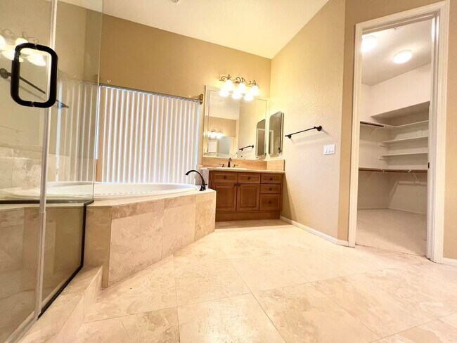 Building Photo - 2105 Eaglepath Cir