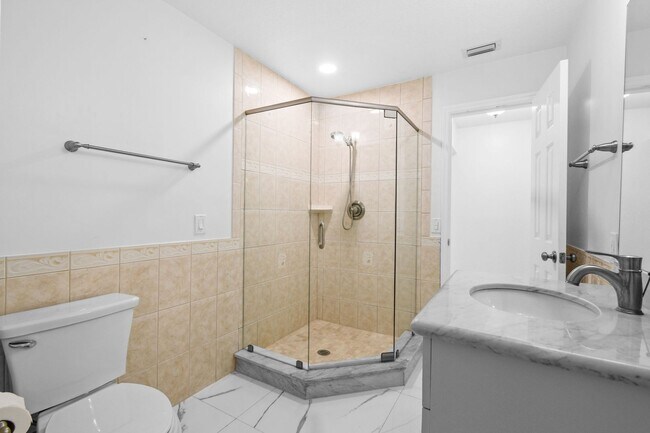 Building Photo - 244 Greymon Dr