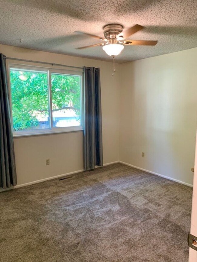 Building Photo - STUDENTS WELCOME! 3-Bed / 2-Bath Home 2 Miles from CSU