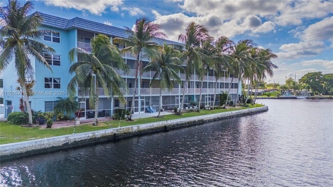 Building Photo - 801 NE 18th Ct