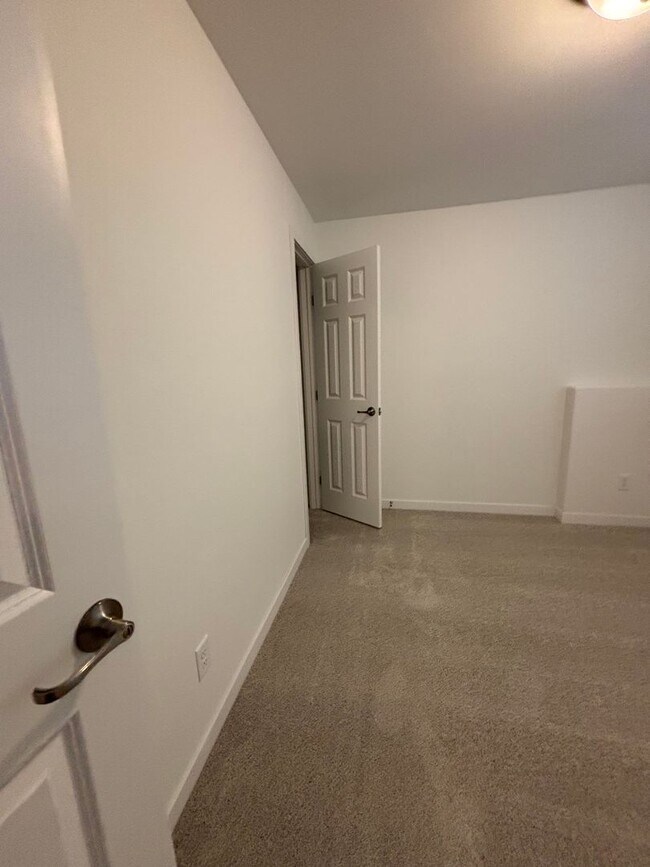 Building Photo - 3 Bed 3 Bath Townhome