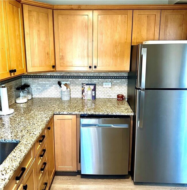 Building Photo - 370 Westchester Ave