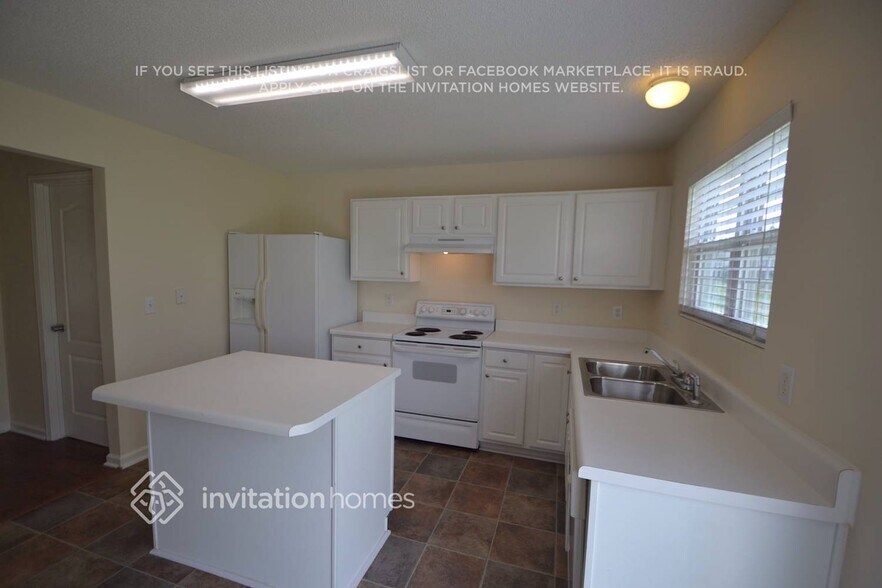 Building Photo - 3005 Tuckland Dr