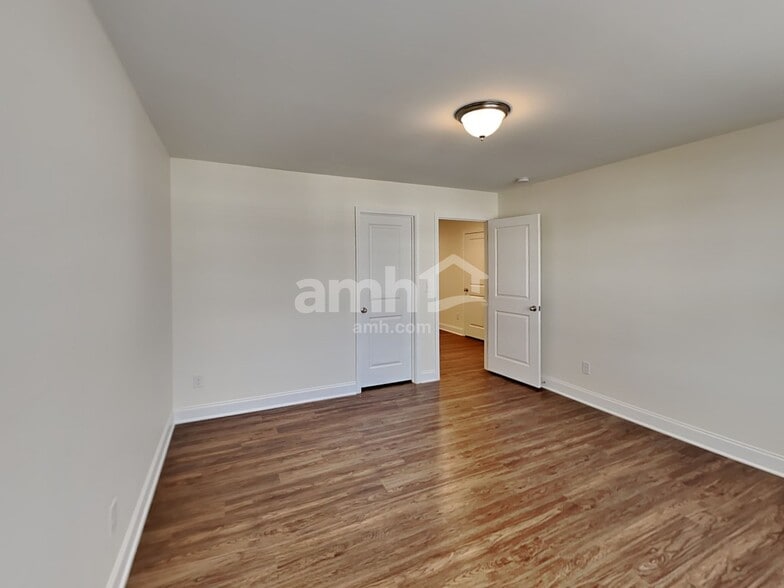 Building Photo - 440 Charity Ln