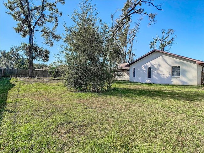 Building Photo - 7801 Rolling Grove Dr W