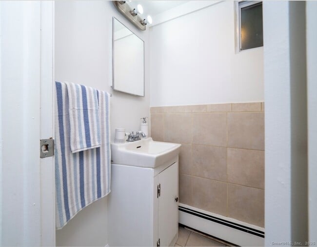 Building Photo - 74 Lakeview Ave