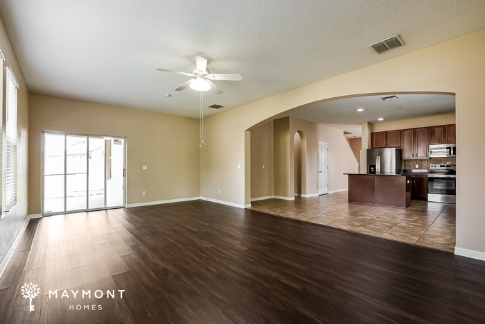 Building Photo - 2420 Plantation Oak Dr