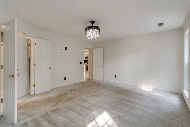 Building Photo - 402 Plantation Pointe Dr