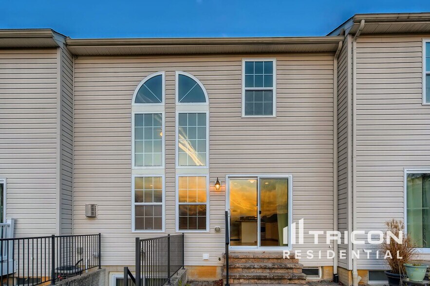 Building Photo - 535 Plume Ct