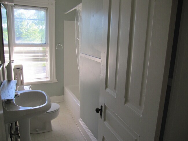 Building Photo - 804 S 4th St