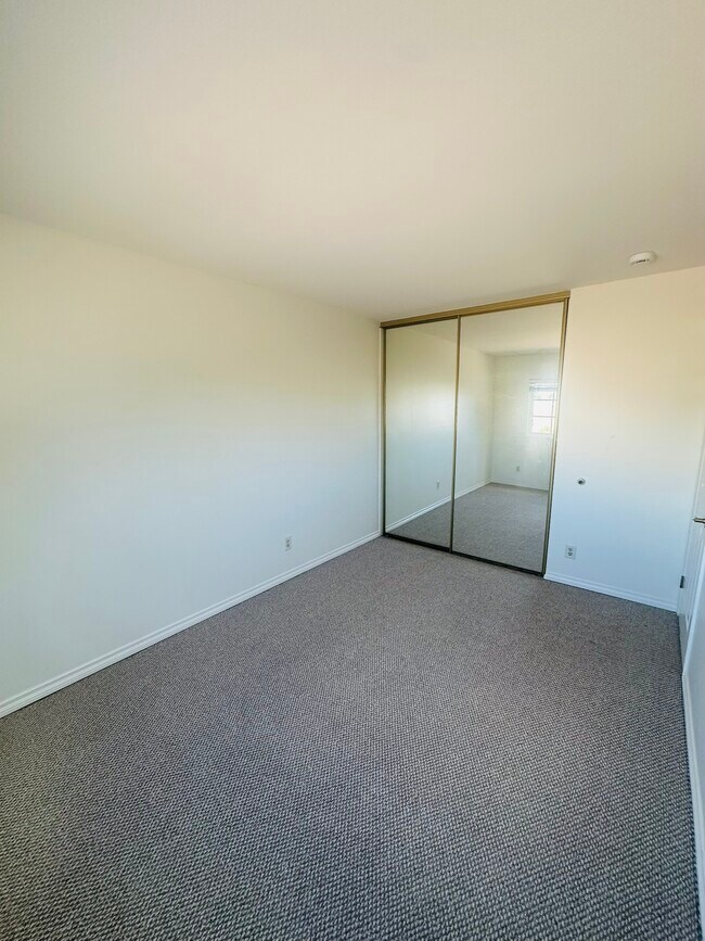 Building Photo - 4056 Caseman Ave