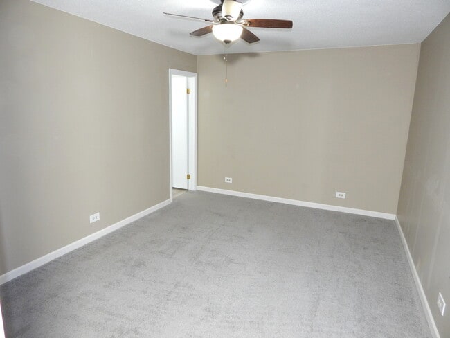 Building Photo - 1985 Navarone Dr