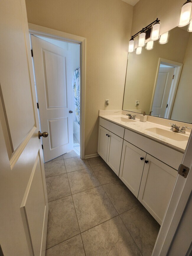 Building Photo - 285 Holly Forest Dr