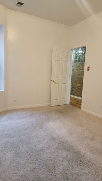 Building Photo - 4053 S Calumet Ave