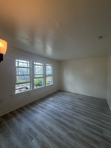 Building Photo - 3337 Parkwood Ave