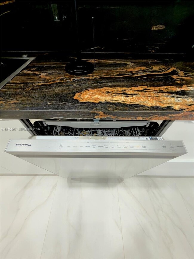 Building Photo - 400 Kings Point Dr