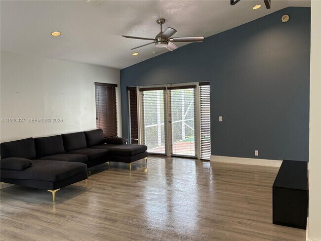 Building Photo - 1499 Presidio Dr