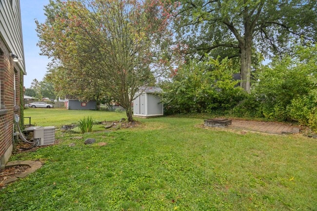 Building Photo - COLLEGE HILL-BEAUTIFULLY MAINTAINED 3 BEDR...