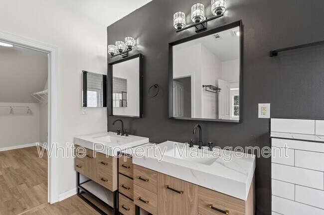 Building Photo - 11012 Southfield Dr