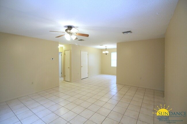 Building Photo - Great 3 Bedroom Home in Fort Walton