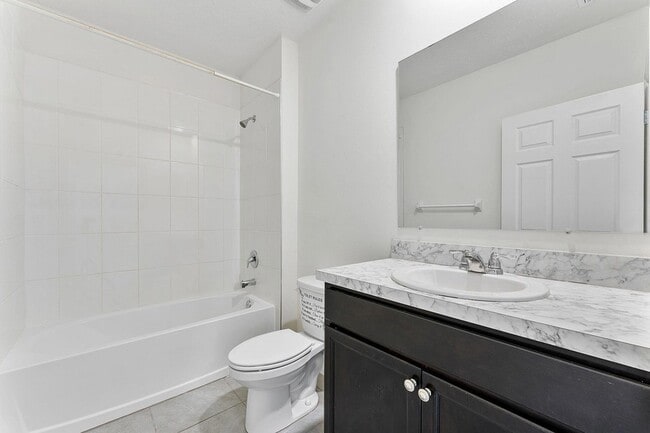 Building Photo - 357 SE Oakridge Dr