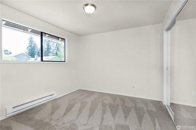 Building Photo - Beautifully Updated Duplex | W/D Included | Ideal for JBLM Commuters