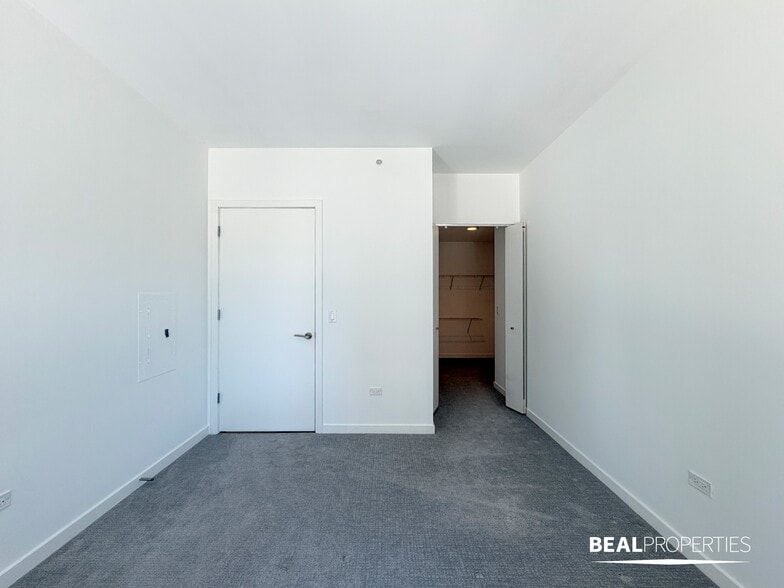 Building Photo - 548 W Webster Ave