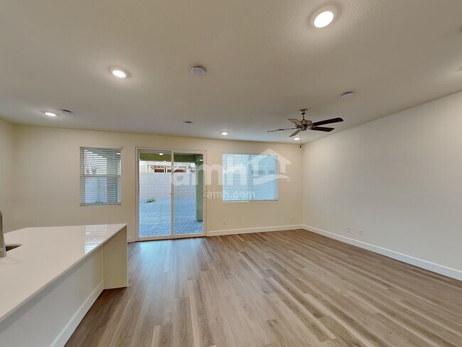 Building Photo - 10375 Medusita St