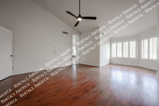 Building Photo - 532 E Stonebridge Dr