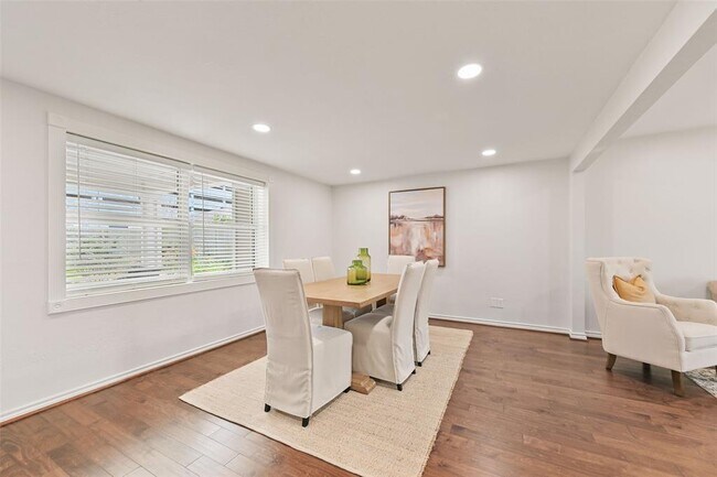 Building Photo - 2511 Blue Willow Dr