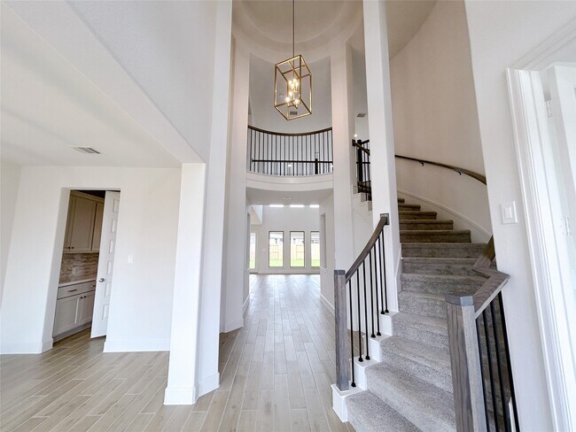 Building Photo - 5406 Holly Holw Ln