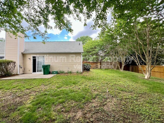 Building Photo - 725 Avening Ct