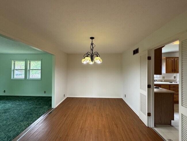 Building Photo - 3025 Greenbrier Ave