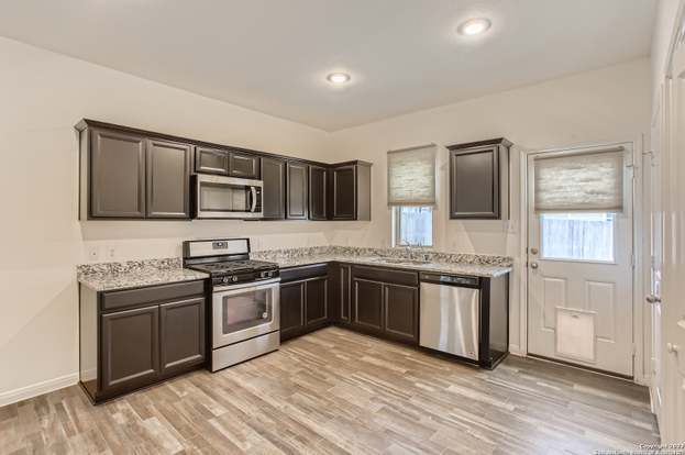 Building Photo - 4950 Hallies Gdn