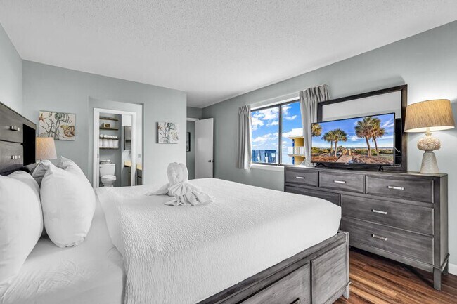 Building Photo - 202 75th Ave N