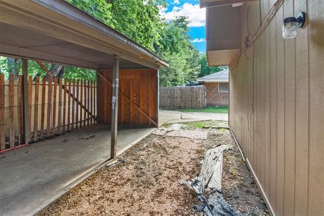 Building Photo - 2425 Lakeview Cir